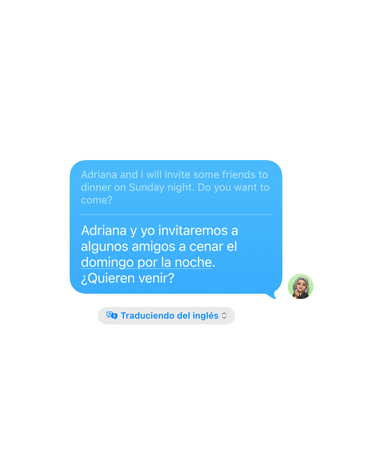 Traducción en Vivo en Mensajes, con el mensaje “Adriana y yo vamos a invitar a algunos amigos a cenar el domingo por la noche. ¿Os animáis a venir?”