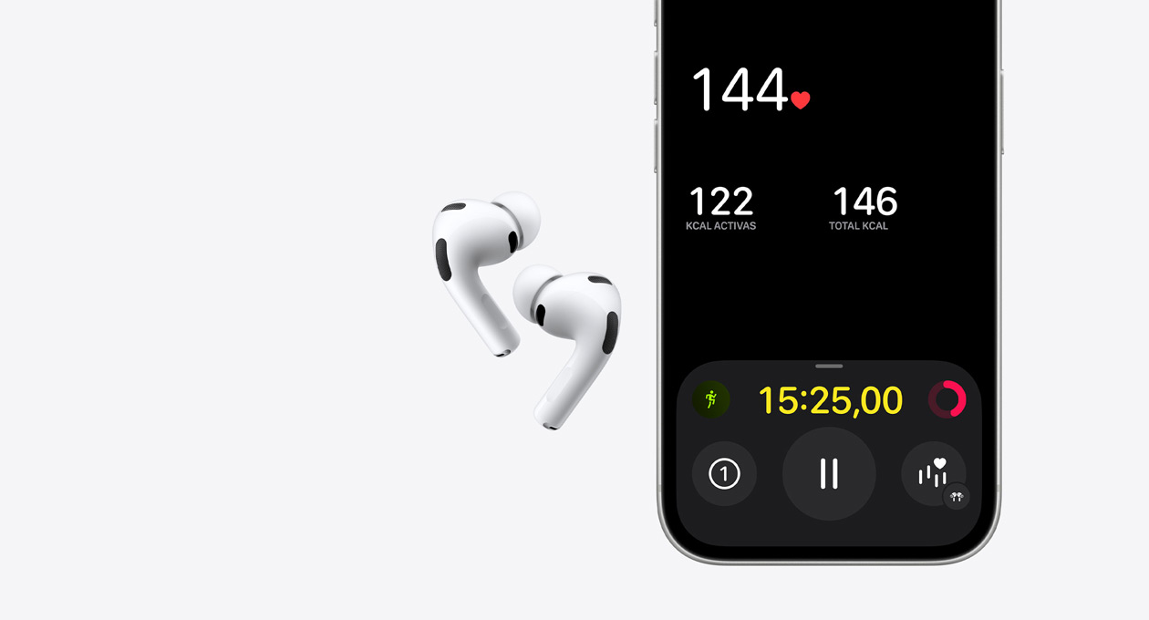 AirPods Pro 3, color blanco, mitad inferior de la pantalla de un iPhone 17 Pro, app Fitness, prestación medición de frecuencia cardiaca