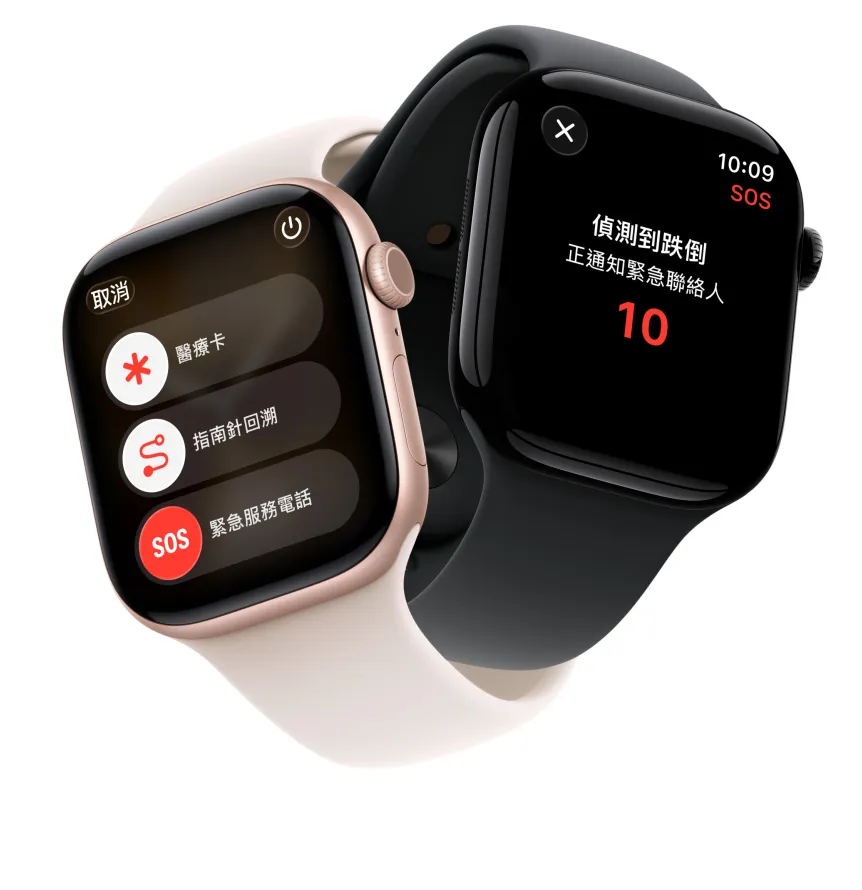 兩部 Apple Watch Series 11 裝置，展示玫瑰金色鋁金屬錶殼搭配淡胭粉色運動型錶帶，以及拋光曜石黑色鋁金屬錶殼搭配黑色運動型錶帶，螢幕顯示安全功能，包括醫療卡、指南針回溯、緊急服務電話