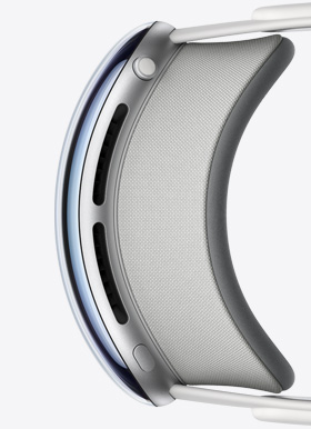 Light Seal magnetically connected to the aluminum enclosure of Apple Vision Pro