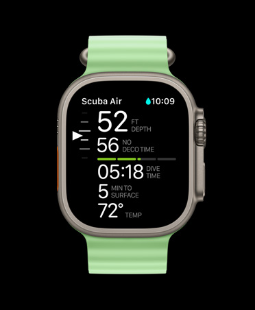 Apple Watch Ultra 3, finition naturelle, boîtier en titane, données de plongée Oceanic+ : profondeur, temps de décompression, temps de plongée, minutes jusqu’à la surface, température de l’eau, Bracelet Océan, coloris vert fluo
