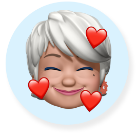 Glimlachend Memoji-gezicht - een oudere vrouw met kort wit haar