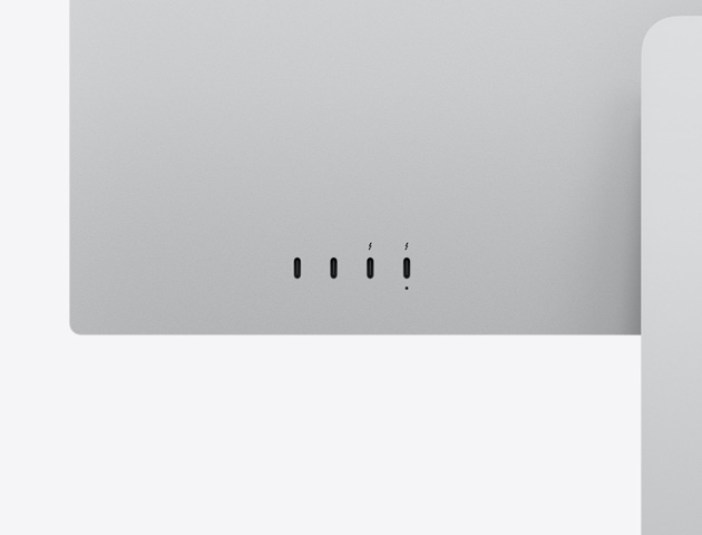 Nahaufnahme der Rückseite des Studio Display XDR, die zwei USB‑C Anschlüsse und zwei Thunderbolt 5 Anschlüsse zeigt